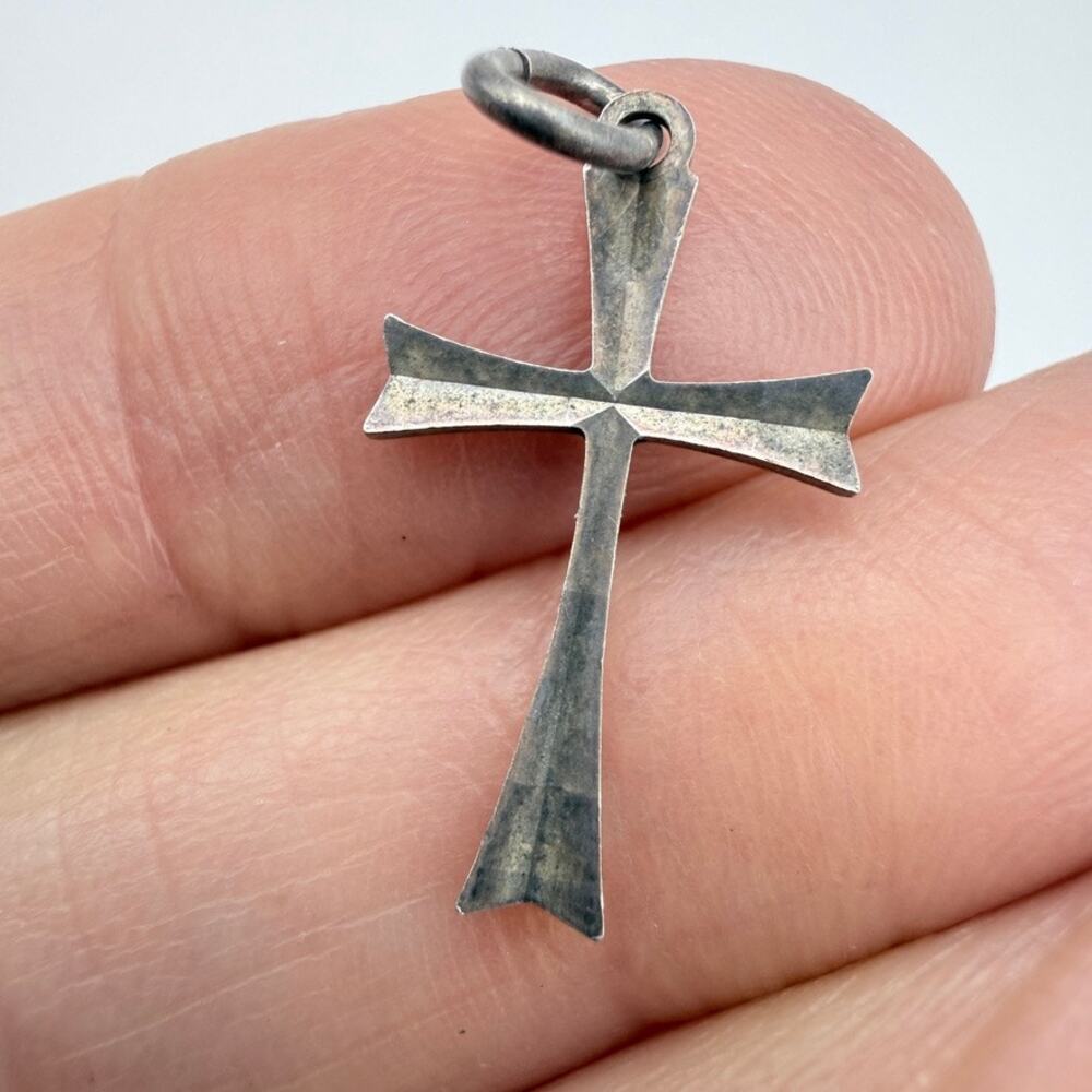 Vintage 925 Sterling Silver Dainty Small Cross Pendant Vicenza, Italy 751 VI